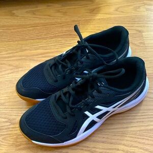 Only wore once woman’s volleyball shoes